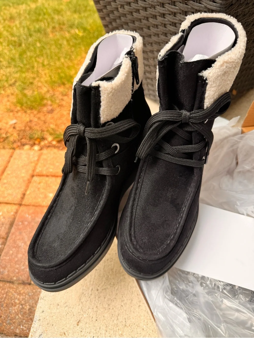 LIFESTRIDE ANKLE BOOTIES.   SIZE 7.  BRAND NEW!!!!  NOT WORN.